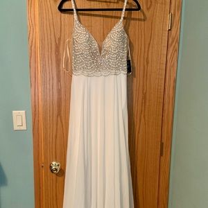 LULUS Wedding dress Brand new, with tags